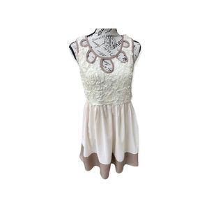 NWT A’Reve gorgeous floral sleeveless dress with cut out neckline  size S